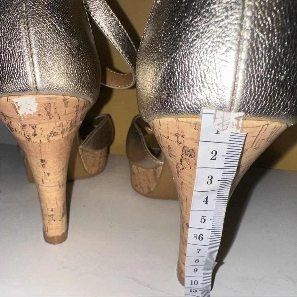 Sofft Metallic Gold Sandals with Floral Design (#96)